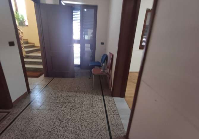 Ambient biznesi me qera 3+1 ne Tirane - 900 Euro