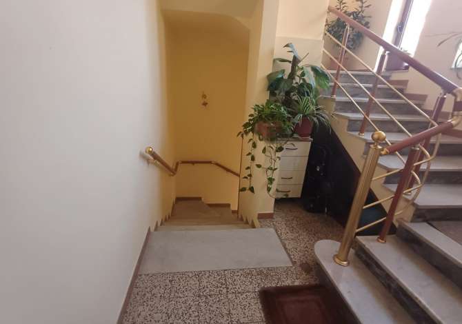 Zyre 100  m2 ne Bllok 900 euro