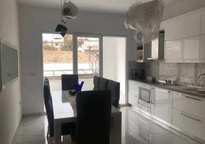 Shtepi ne shitje 5+1 ne Tirane - 400,000 Euro