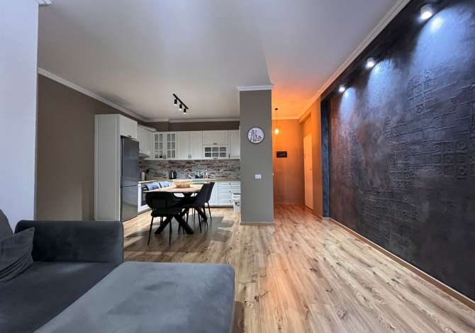 Shtepi me qera 2+1 ne Tirane - 800 Euro