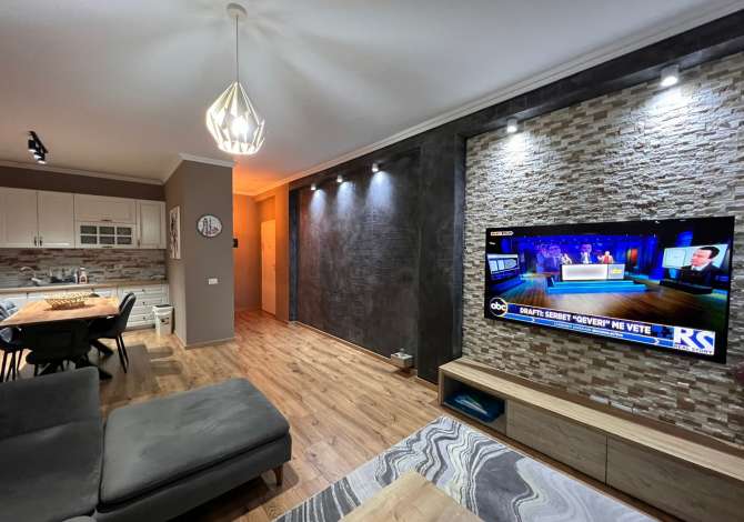Shtepi me qera 2+1 ne Tirane - 800 Euro