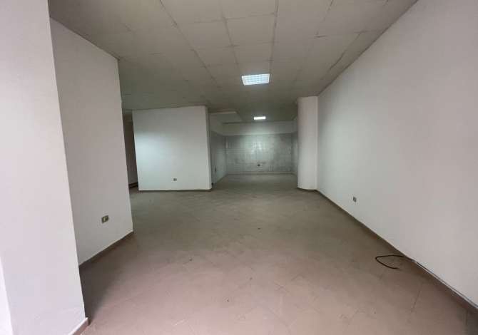 Dyqan 100 m2 me qira 21 dhjetori 700 euro 