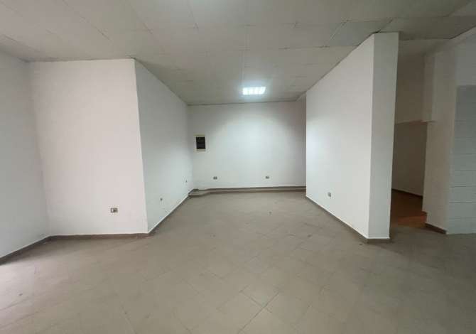 Dyqan 100 m2 me qira 21 dhjetori 700 euro 