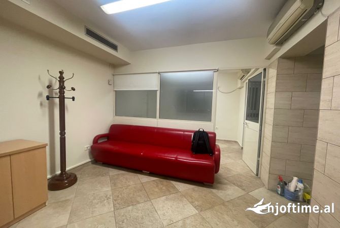 Ambient biznesi me qera 3+1 ne Tirane - 650 Euro