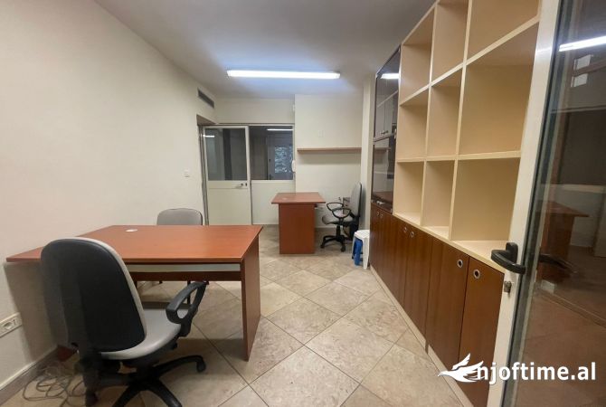 Ambient biznesi me qera 3+1 ne Tirane - 650 Euro
