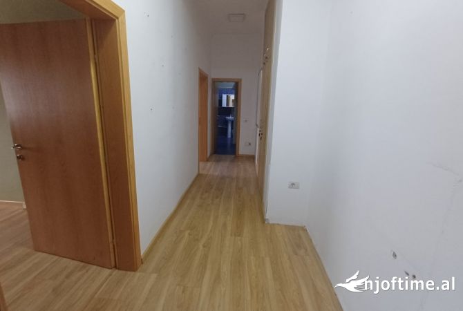 Ambient biznesi me qera 3+1 ne Tirane - 800 Euro