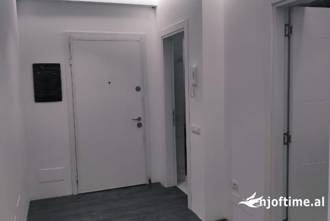 Ambient biznesi me qera 3+1 ne Tirane - 1,500 Euro