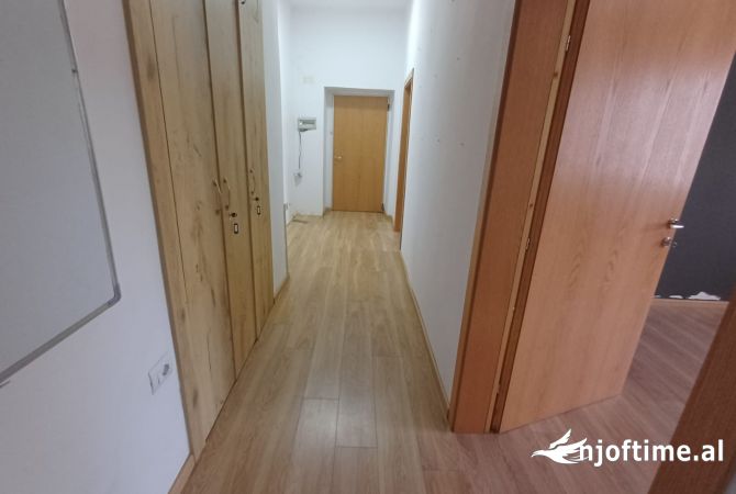 Ambient biznesi me qera 3+1 ne Tirane - 750 Euro