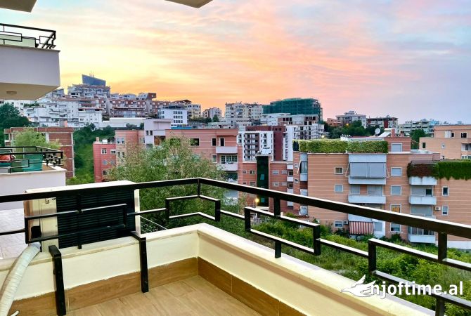 Shtepi ne shitje Apartament ne Tirane, 2+1, Mobilimi E mobiluar, Pagesa 196,000  Euro.