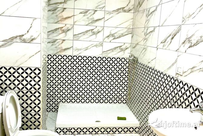 Shtepi ne shitje Apartament ne Tirane, 2+1, Mobilimi E mobiluar, Pagesa 196,000  Euro.