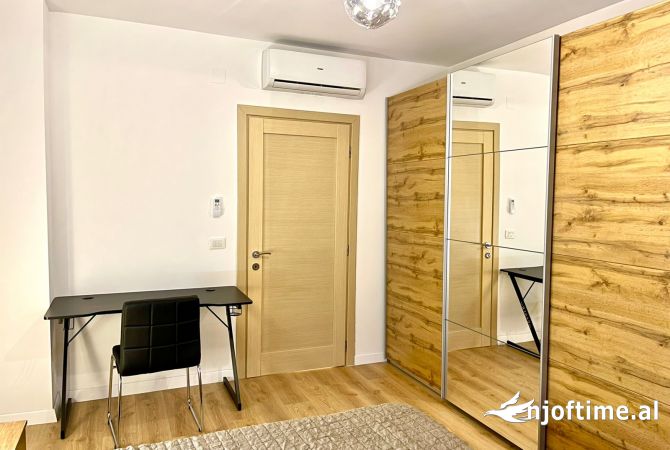 Shtepi ne shitje Apartament ne Tirane, 2+1, Mobilimi E mobiluar, Pagesa 196,000  Euro.