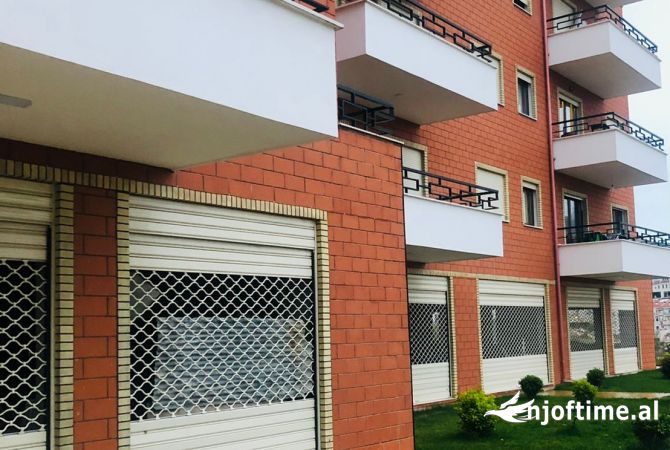 Shtepi ne shitje Apartament ne Tirane, 2+1, Mobilimi E mobiluar, Pagesa 196,000  Euro.