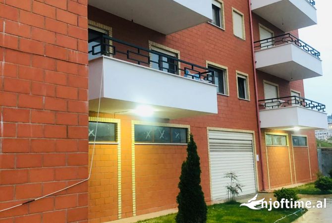 Shtepi ne shitje Apartament ne Tirane, 2+1, Mobilimi E mobiluar, Pagesa 196,000  Euro.