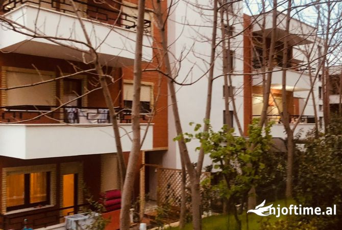 Shtepi ne shitje Apartament ne Tirane, 2+1, Mobilimi E mobiluar, Pagesa 196,000  Euro.