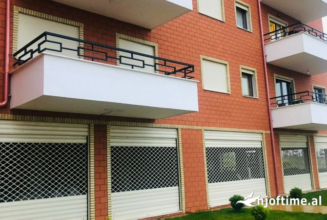 Shtepi ne shitje Apartament ne Tirane, 2+1, Mobilimi E mobiluar, Pagesa 196,000  Euro.