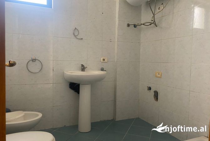 Shtepi ne shitje 2+1 ne Tirane - 75,000 Euro