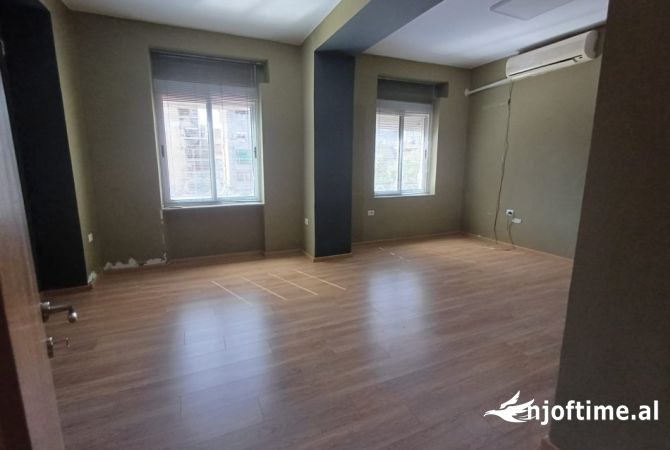 Ambient biznesi me qera 3+1 ne Tirane - 800 Euro