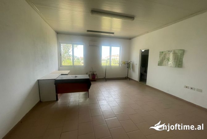 Ambient biznesi me qera 4+1 ne Tirane - 1,200 Euro