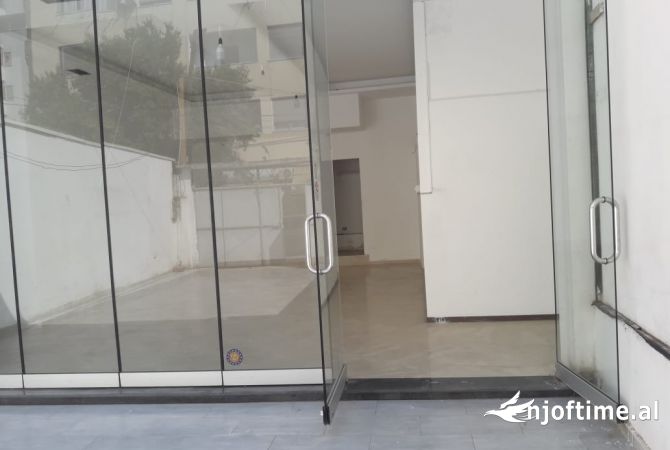 Ambient biznesi me qera 4+1 ne Tirane - 1,000 Euro