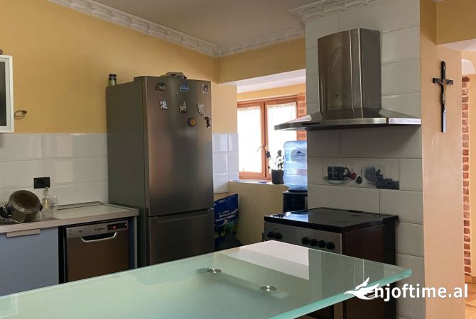 Shtepi me qera 3+1 ne Tirane - 1,000 Euro