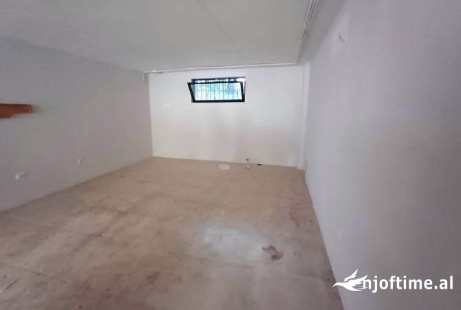 Ambient biznesi me qera 1+1 ne Tirane - 1,300 Euro