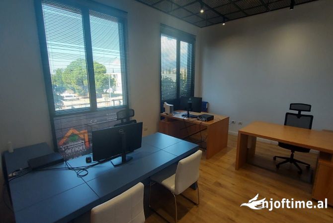 Ambient biznesi ne shitje 1+1 ne Tirane - 126,000 Euro