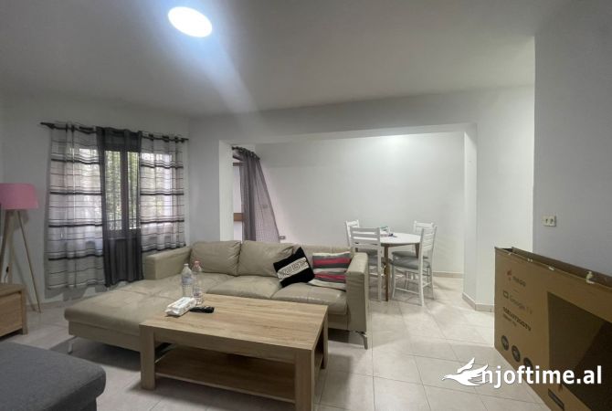 Shtepi me qera 2+1 ne Tirane - 690 Euro