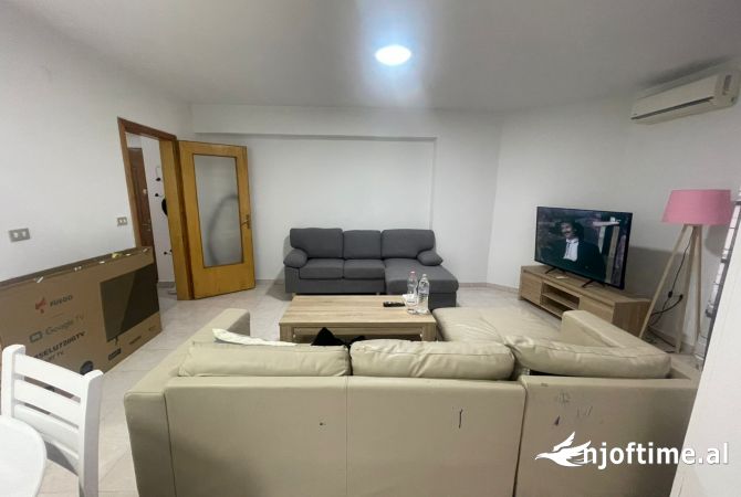 Shtepi me qera 2+1 ne Tirane - 690 Euro