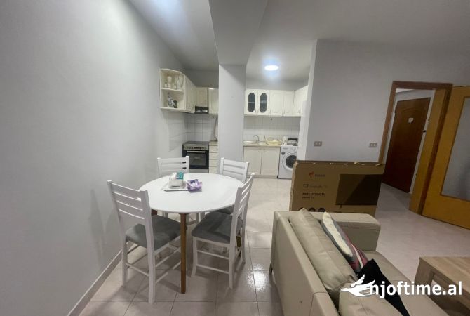 Shtepi me qera 2+1 ne Tirane - 690 Euro