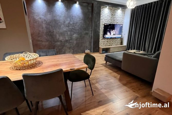 Shtepi ne shitje Apartament ne Tirane, 2+1, Mobilimi E mobiluar, Pagesa 218,000  Euro.