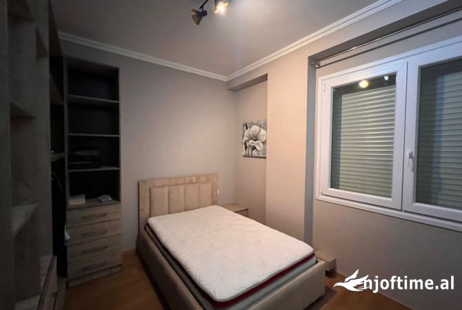 Shtepi ne shitje Apartament ne Tirane, 2+1, Mobilimi E mobiluar, Pagesa 218,000  Euro.