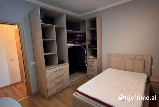 Shtepi ne shitje Apartament ne Tirane, 2+1, Mobilimi E mobiluar, Pagesa 218,000  Euro.