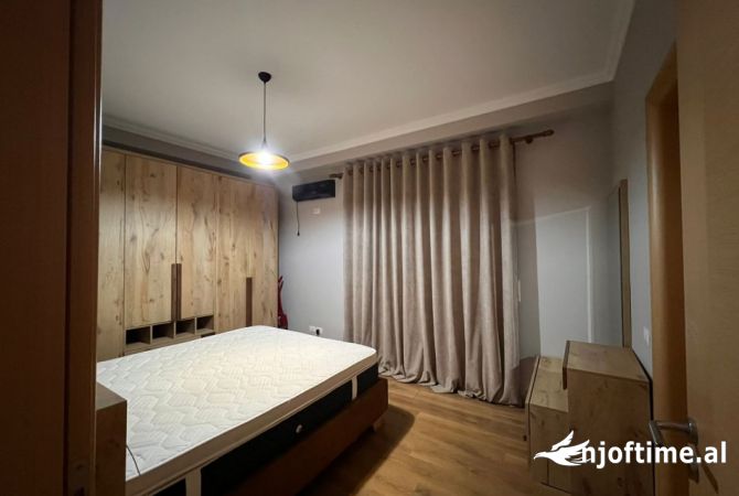 Shtepi ne shitje Apartament ne Tirane, 2+1, Mobilimi E mobiluar, Pagesa 218,000  Euro.