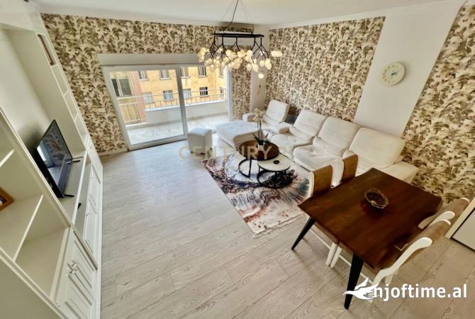Shtepi me qera 3+1 ne Tirane - 1,300 Euro