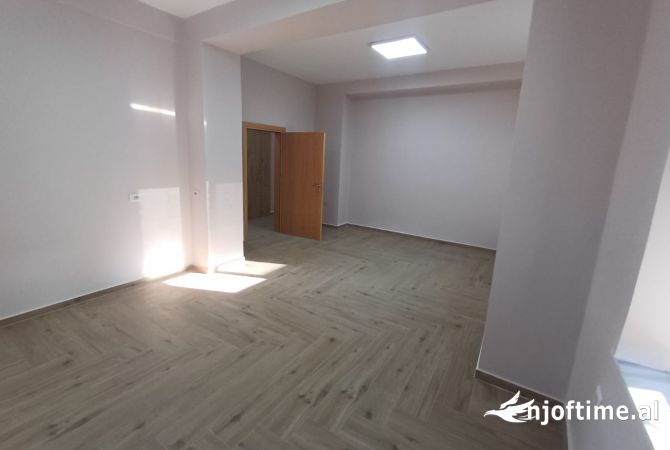 Ambient biznesi me qera 3+1 ne Tirane - 800 Euro
