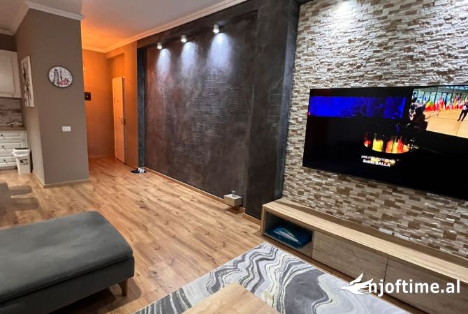 Shtepi ne shitje Apartament ne Tirane, 2+1, Mobilimi Pjeserisht e mobiluar, Pagesa 218,000  Euro.
