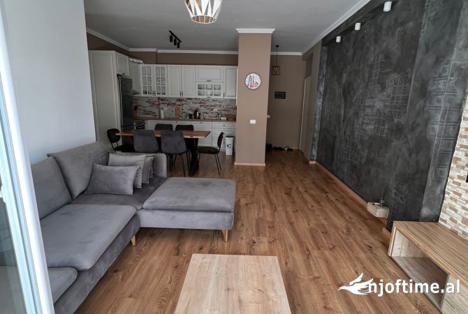 Shtepi ne shitje Apartament ne Tirane, 2+1, Mobilimi Pjeserisht e mobiluar, Pagesa 218,000  Euro.