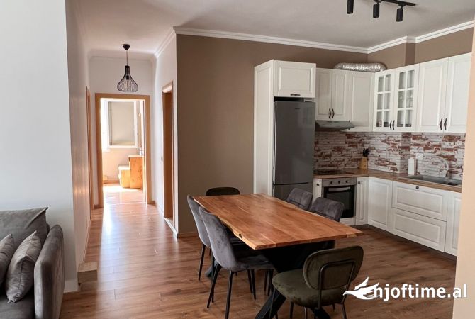 Shtepi ne shitje Apartament ne Tirane, 2+1, Mobilimi Pjeserisht e mobiluar, Pagesa 218,000  Euro.