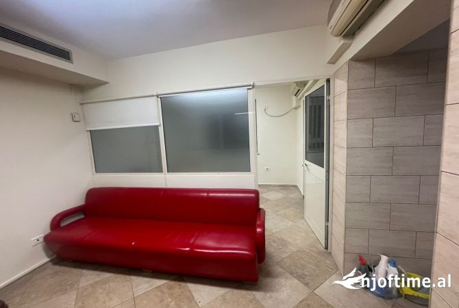 Ambient biznesi me qera 3+1 ne Tirane - 600 Euro
