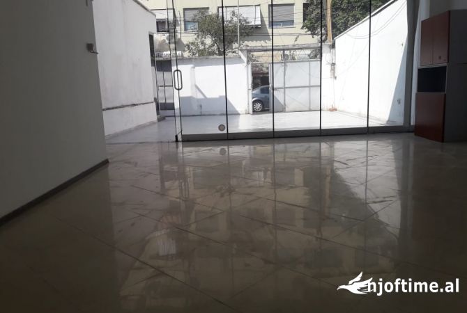 Ambient biznesi me qera 4+1 ne Tirane - 1,000 Euro