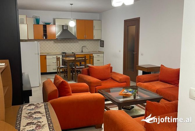 Shtepi me qera Apartament ne Tirane, 2+1, Mobilimi E mobiluar, Pagesa 700  Euro.
