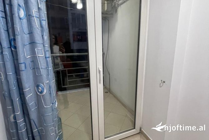 Shtepi me qera Apartament ne Tirane, 2+1, Mobilimi E mobiluar, Pagesa 700  Euro.