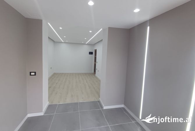 Ambient biznesi me qera 3+1 ne Tirane - 400 Euro