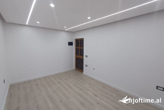 Ambient biznesi me qera 3+1 ne Tirane - 400 Euro