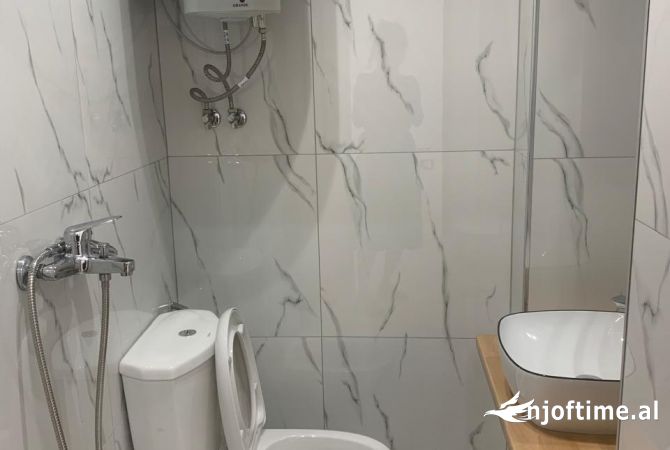 Ambient biznesi me qera 3+1 ne Tirane - 400 Euro