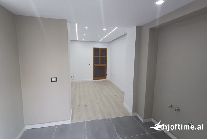 Ambient biznesi me qera 3+1 ne Tirane - 350 Euro