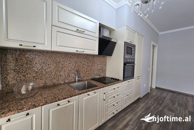 Shtepi me qera Apartament ne Tirane, 3+1, Mobilimi E mobiluar, Pagesa 1,000  Euro.