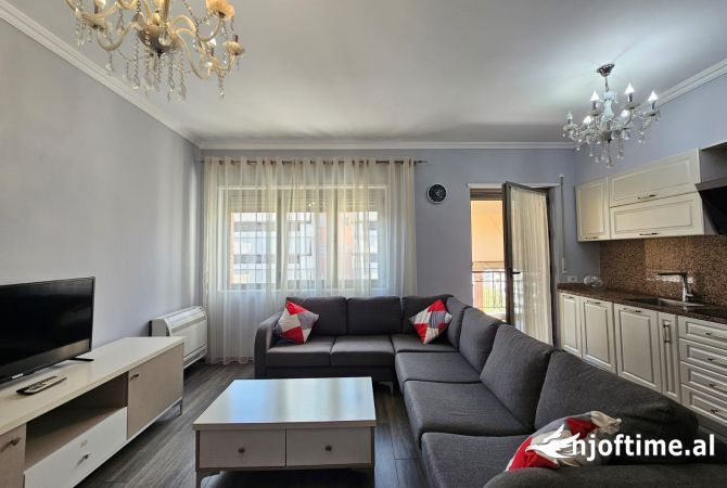 Shtepi me qera Apartament ne Tirane, 3+1, Mobilimi E mobiluar, Pagesa 1,000  Euro.
