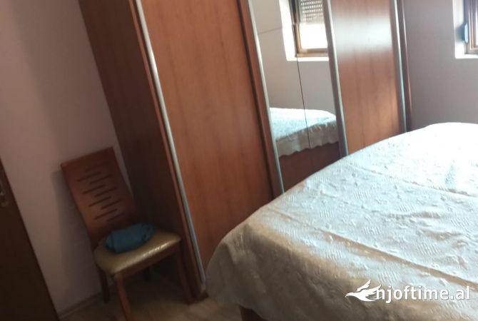 Shtepi ne shitje Apartament ne Tirane, 3+1, Mobilimi E mobiluar, Pagesa 110,000  Euro.