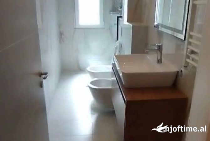 Shtepi me qera Apartament ne Tirane, 2+1, Mobilimi E mobiluar, Pagesa 1,300  Euro.